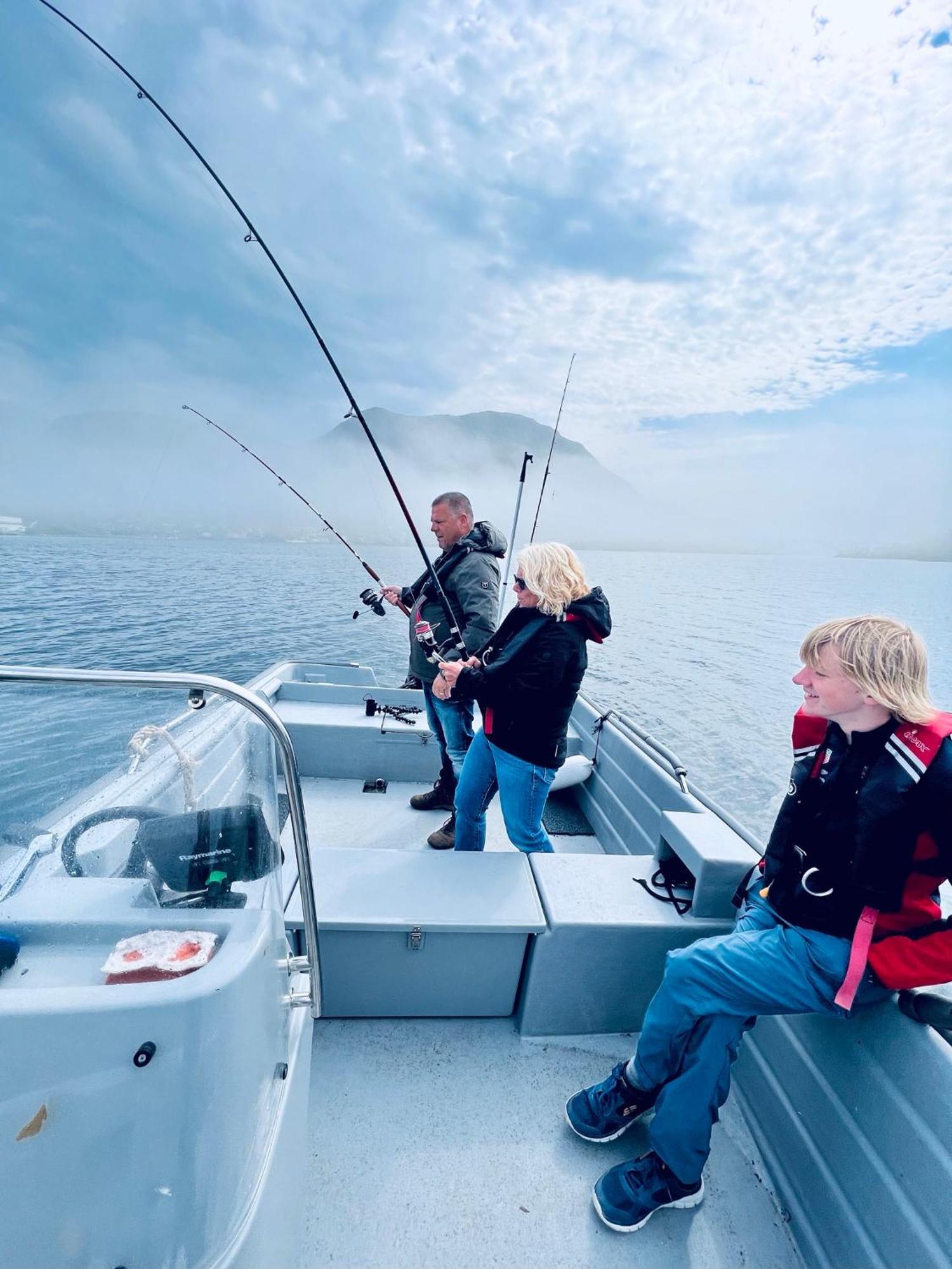 Awesome Fishing, Boating And Nature Experience At Fiskesenter Birkeland Rekdal 外观 照片